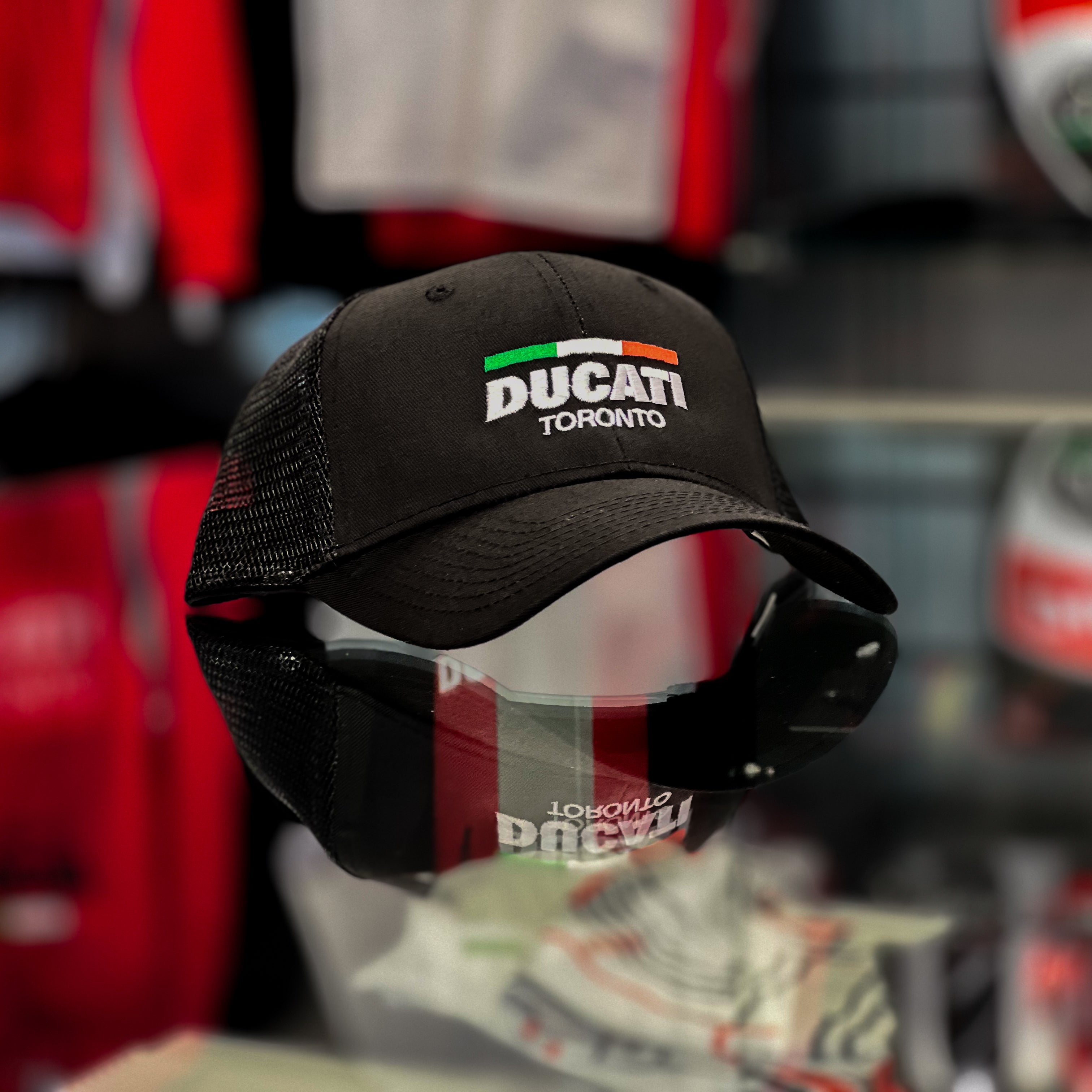 DUCATI サイン入りキャップ 灰皿 ネックストラップ DUCATI サイン入りキャップ 灰皿 ネックストラップ
